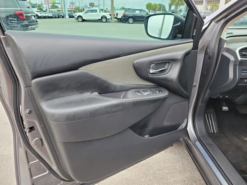 Used 2017 Nissan Murano SV w/ Premium Plus Package image 5