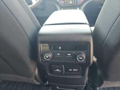 Used 2023 GMC Acadia SLE image 21