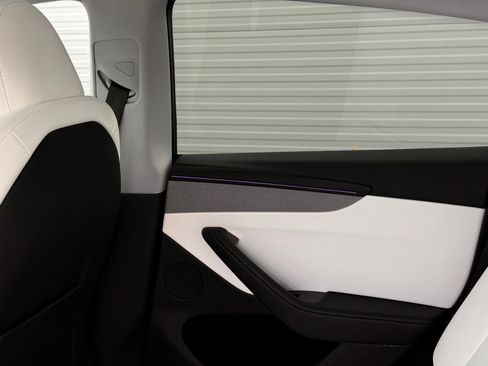 Used 2026 Tesla Model Y 2WD image 22