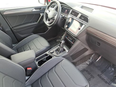 Used 2024 Volkswagen Tiguan SEL R-Line AWD/4WD image 10