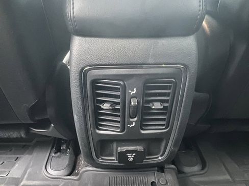 Used 2022 Jeep Grand Cherokee Laredo X image 18