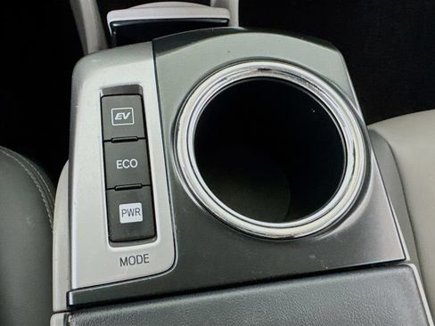 Used 2015 Toyota Prius V Five FWD image 14