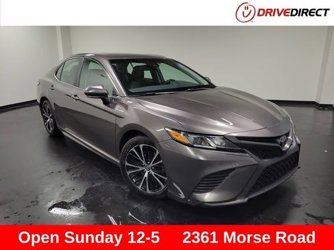 Used 2018 Toyota Camry SE w/ Moonroof Package FWD image 1