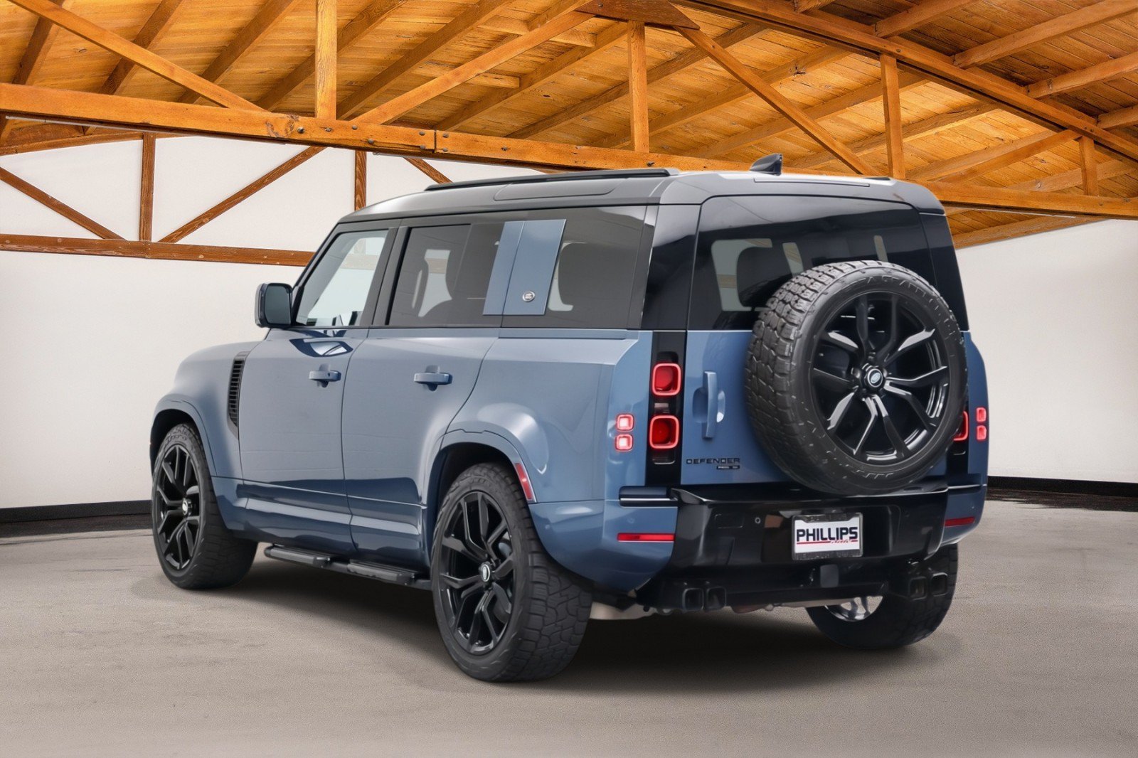 Used 2020 Land Rover Defender 110 SE AWD/4WD image 2