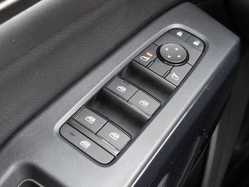 Used 2025 Nissan Pathfinder SV FWD image 23