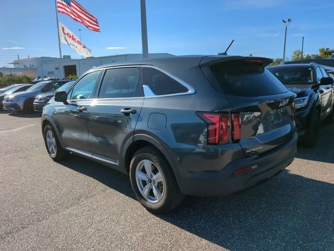 Used 2023 Kia Sorento LX FWD image 3