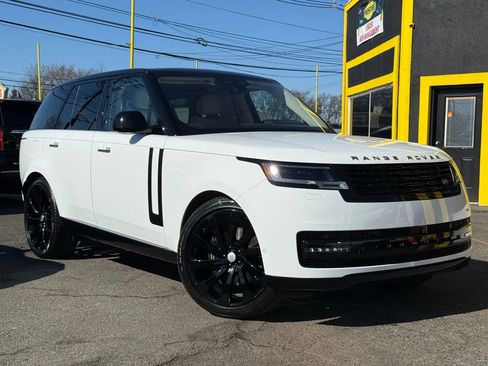 Used 2023 Land Rover Range Rover SE image 1