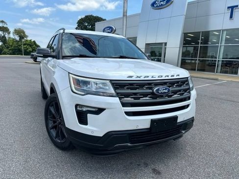 Used 2019 Ford Explorer XLT w/ Equipment Group 202A FWD image 5