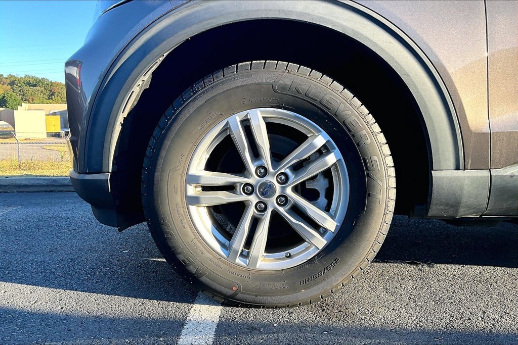 Used 2021 Ford Explorer XLT RWD image 2