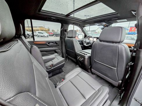 Used 2025 GMC Yukon XL Denali w/ Sun & Power Step Package image 38