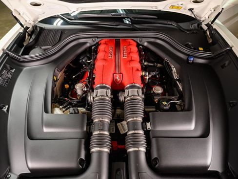 Used 2014 Ferrari California RWD image 19