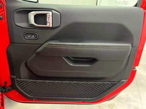 Used 2025 Jeep Wrangler Unlimited Sahara image 23