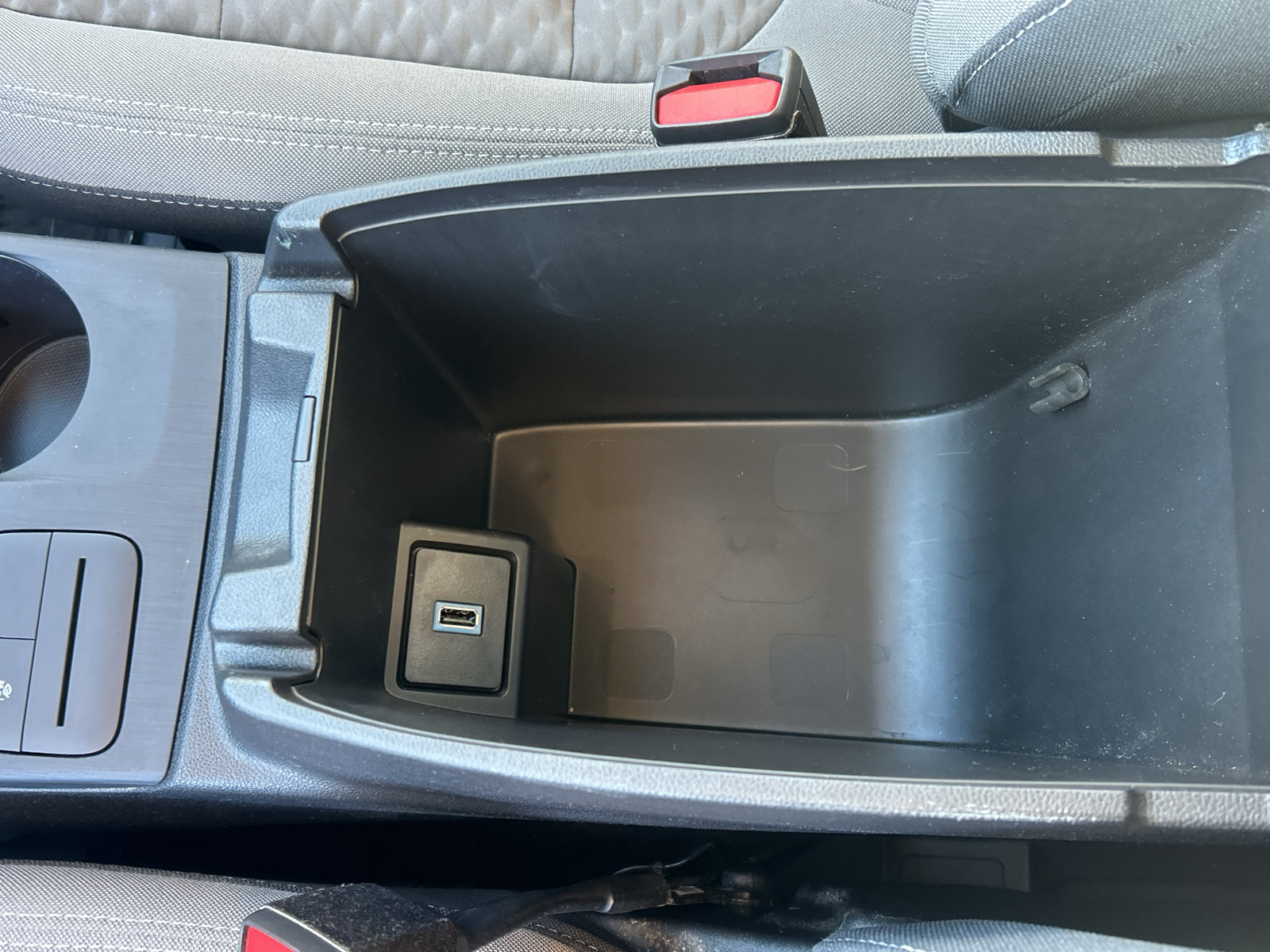 Used 2020 Ford Escape SE Sport FWD image 18