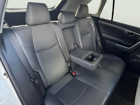 Used 2021 Toyota RAV4 LE image 54