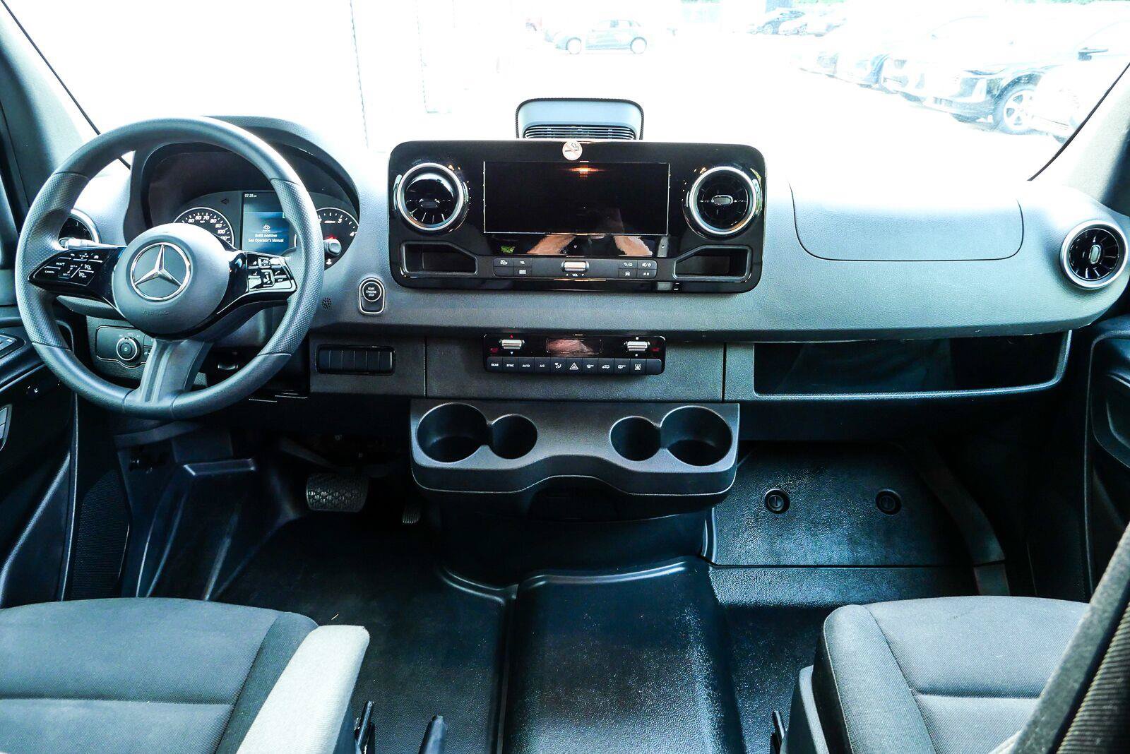 Used 2025 Mercedes-Benz Sprinter 2500 image 19