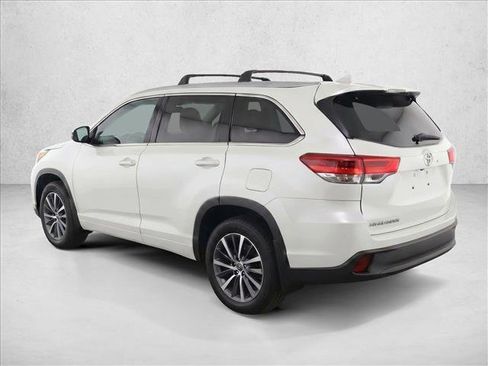 Certified 2017 Toyota Highlander XLE AWD/4WD image 5