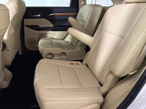 Used 2017 Toyota Highlander FWD V6 image 11