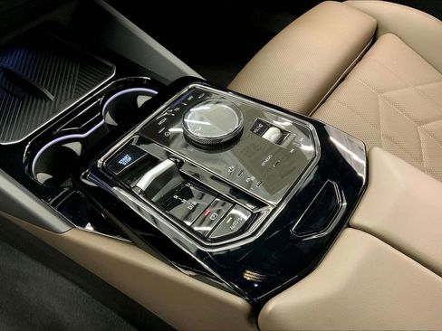 Used 2025 BMW i5 xDrive40 w/ Premium Package AWD/4WD image 16