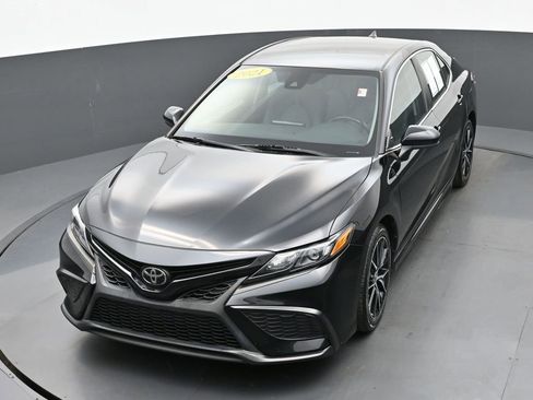 Used 2021 Toyota Camry SE image 35