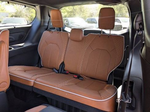 New 2026 Chrysler Pacifica Pinnacle image 15