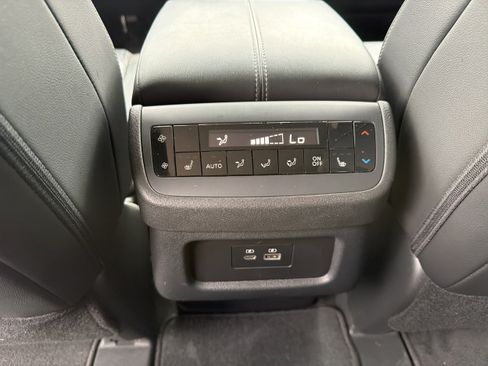 Used 2024 Nissan Pathfinder SL w/ SL Premium Package FWD image 4