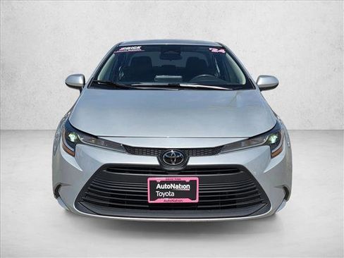 Used 2024 Toyota Corolla LE FWD image 2