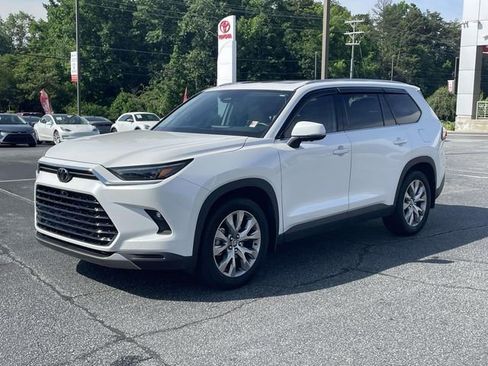 Used 2025 Toyota Grand Highlander FWD image 4