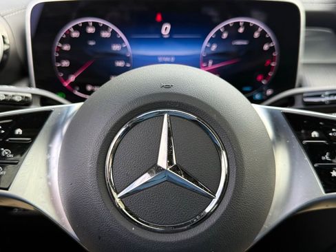Used 2025 Mercedes-Benz GLC 300 image 30