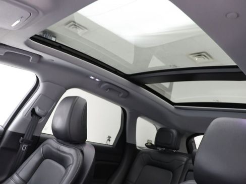 Used 2022 Lincoln Corsair AWD w/ Premium Package image 18