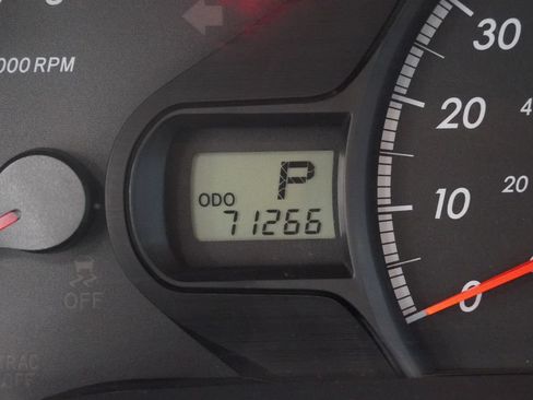 Used 2014 Toyota Sienna L FWD image 4