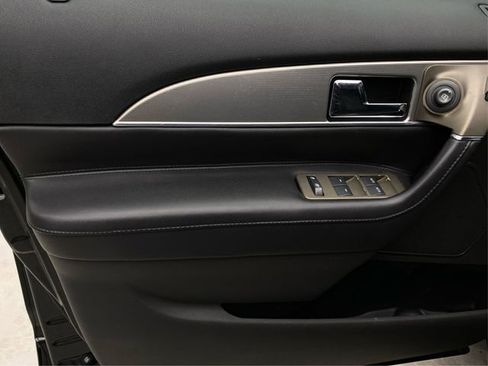 Used 2014 Lincoln MKX AWD w/ Equipment Group 101A image 24