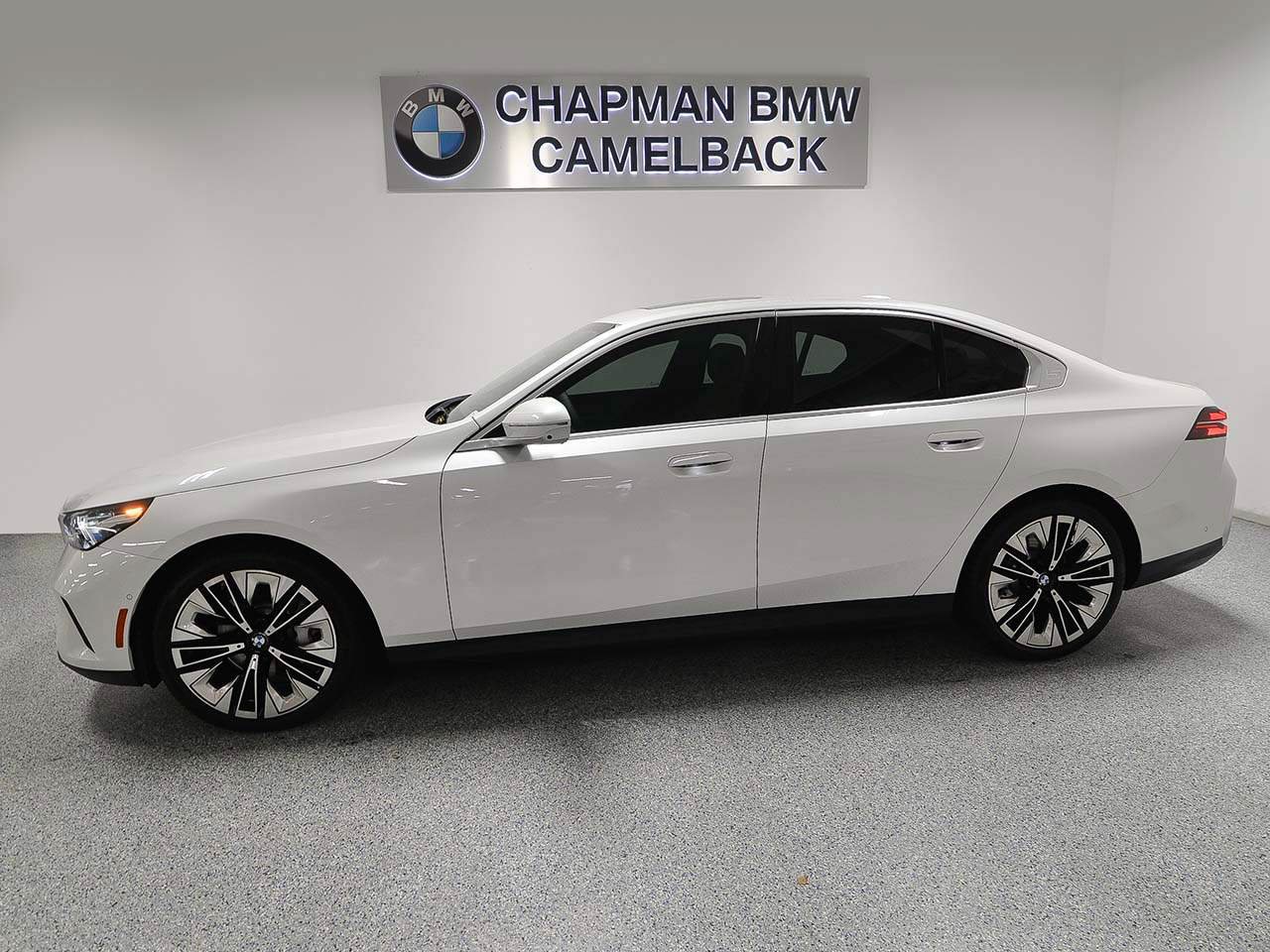 Used 2026 BMW 530i w/ Premium Package RWD image 3