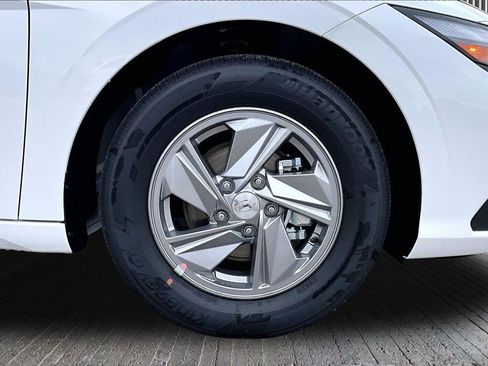 New 2026 Hyundai Elantra SE FWD image 13