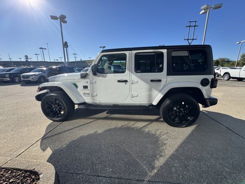 Used 2022 Jeep Wrangler Unlimited Sahara w/ Cold Weather Group image 14