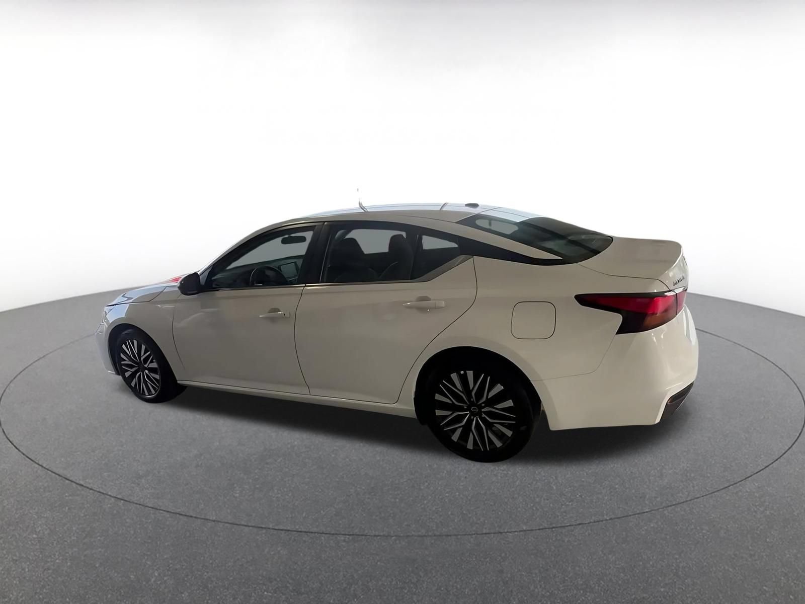 Used 2026 Nissan Altima 2.5 SV FWD image 9