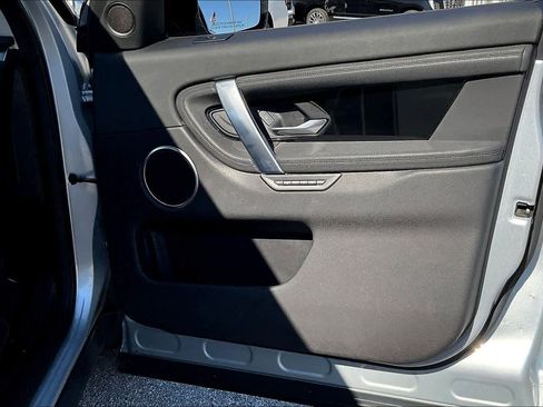 Used 2020 Land Rover Discovery Sport S image 20