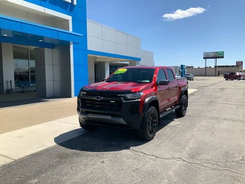 Used 2025 Chevrolet Colorado Trail Boss AWD/4WD image 2