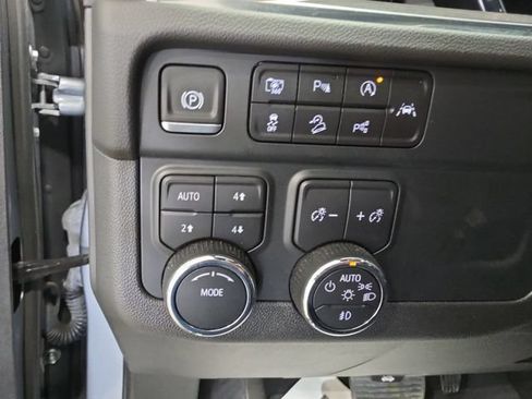 Used 2025 Chevrolet Suburban Z71 AWD/4WD image 20
