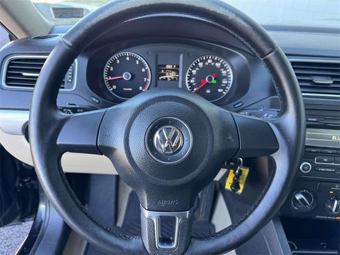 Used 2013 Volkswagen Jetta SE image 9