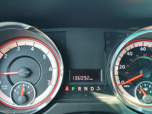 Used 2019 Dodge Grand Caravan SXT FWD image 11
