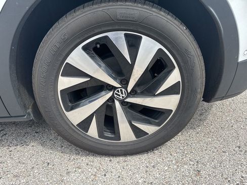Certified 2023 Volkswagen ID.4 Pro image 17