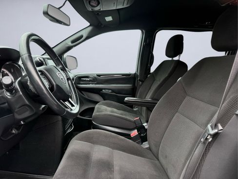 Used 2018 Dodge Grand Caravan SE FWD image 15