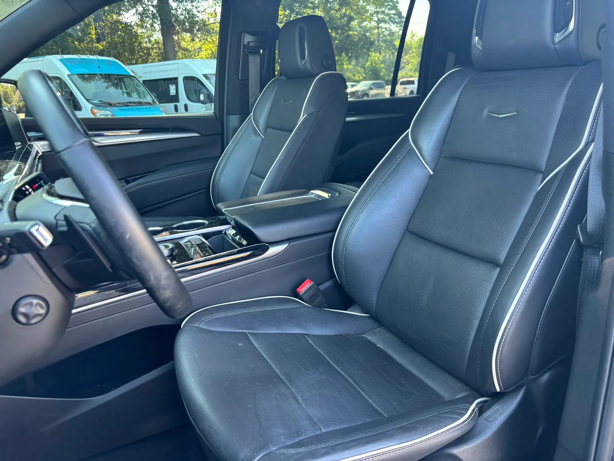 Used 2025 Cadillac Escalade ESV Sport AWD/4WD image 12