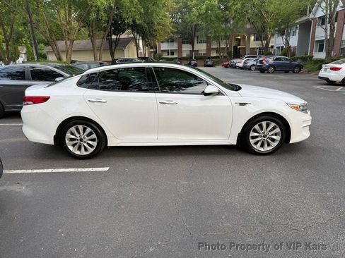 Used 2018 Kia Optima EX w/ Premium Package image 4