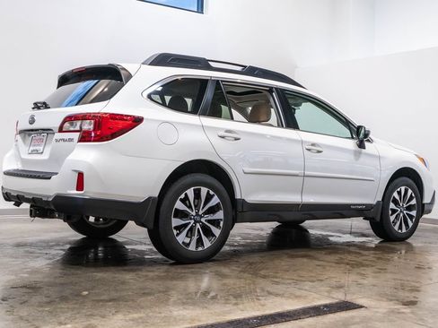Used 2015 Subaru Outback 2.5i Limited AWD/4WD image 9