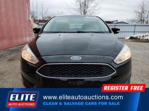 Used 2018 Ford Focus SE w/ SE Winter Package image 9