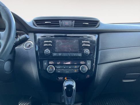 Used 2017 Nissan Rogue SV AWD/4WD image 11