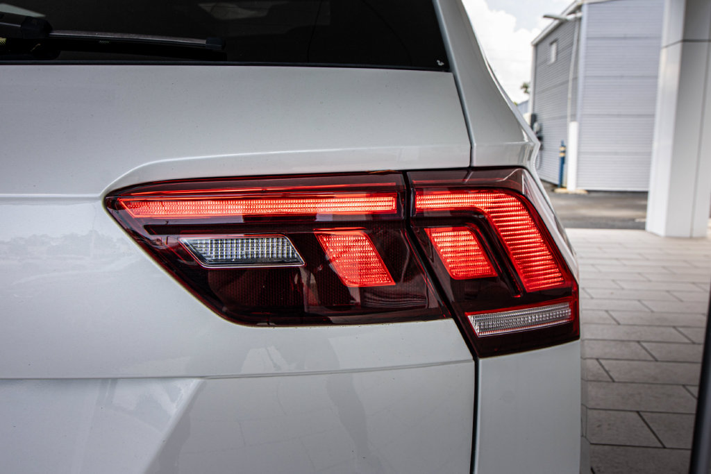 Certified 2023 Volkswagen Tiguan SE R-Line FWD image 14