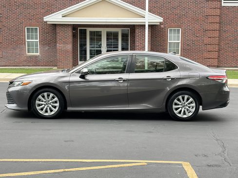 Used 2020 Toyota Camry LE FWD image 3