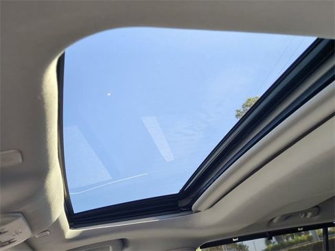 Used 2023 Toyota Highlander Limited image 20